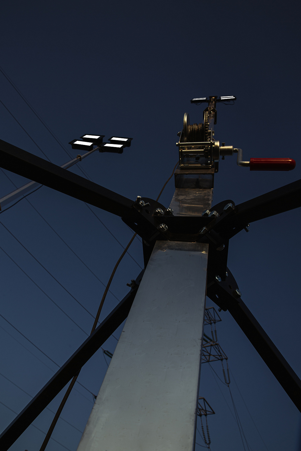 Мачта 9 метров переносная телескопическая с лебедкой на треноге без прожекторов ПМТ - 9 (Л)