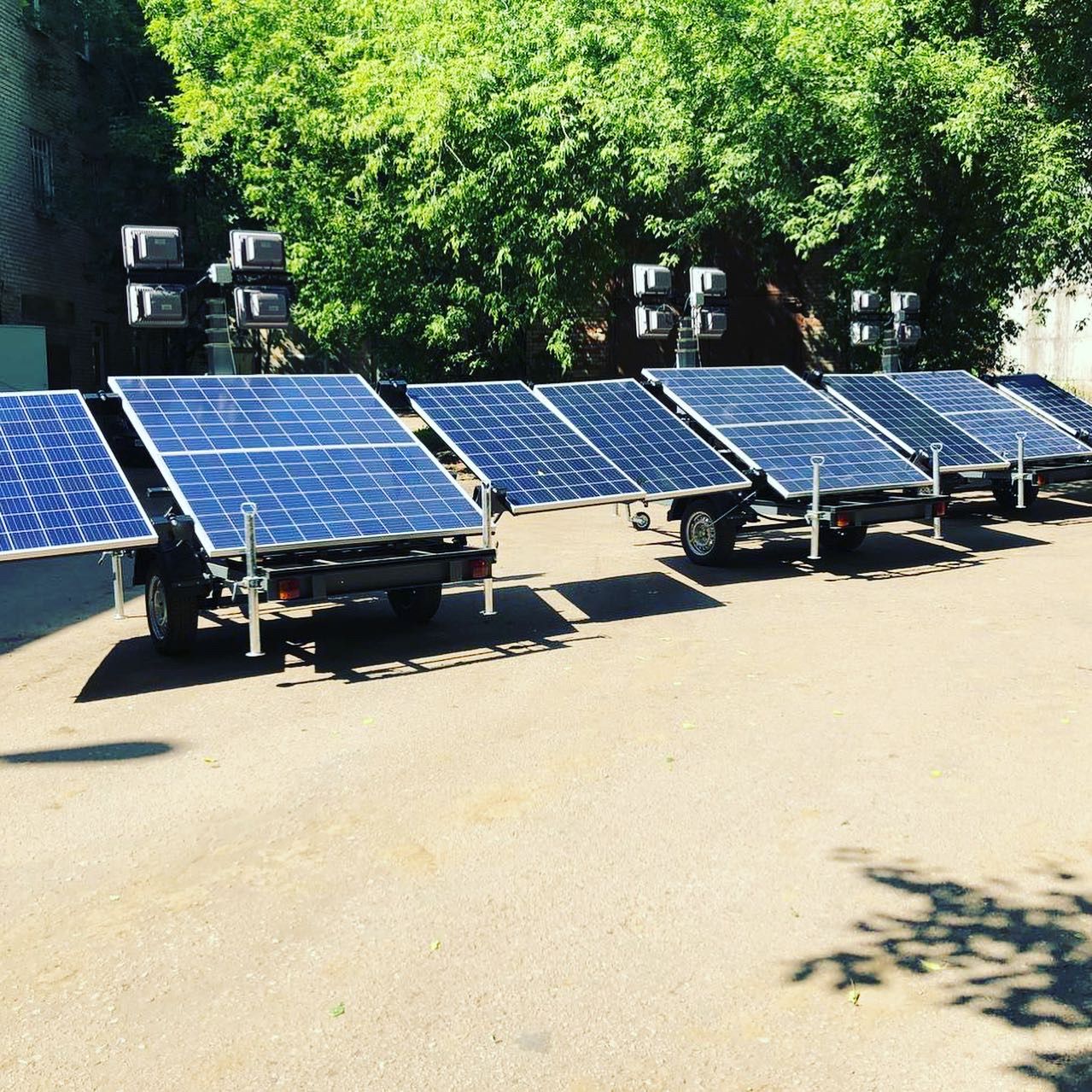 Передвижная осветительная установка «Cолярис» на солнечных батареях ПОУ 9(Л) 4х100 (LED)-СБ